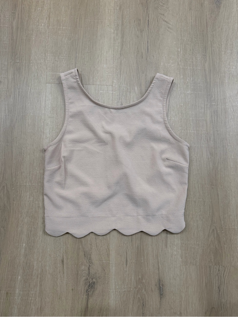 Sleeveless Scallop Hem Tank Top - Light ta